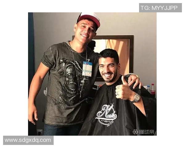 给足球球星理发的神奇发型师是谁背后隐藏的故事揭秘 给足球球星理发的神奇发型师是谁背后隐藏的故事揭秘