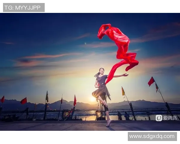 光影下的绿茵巨星展现独特气质与力量瞬间