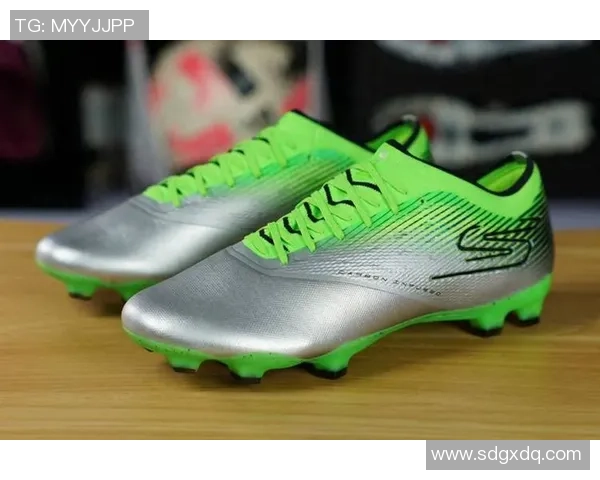 球星们偏爱哪些足球鞋揭示明星球员的鞋履选择与品牌背后秘密 球星们偏爱哪些足球鞋揭示明星球员的鞋履选择与品牌背后秘密