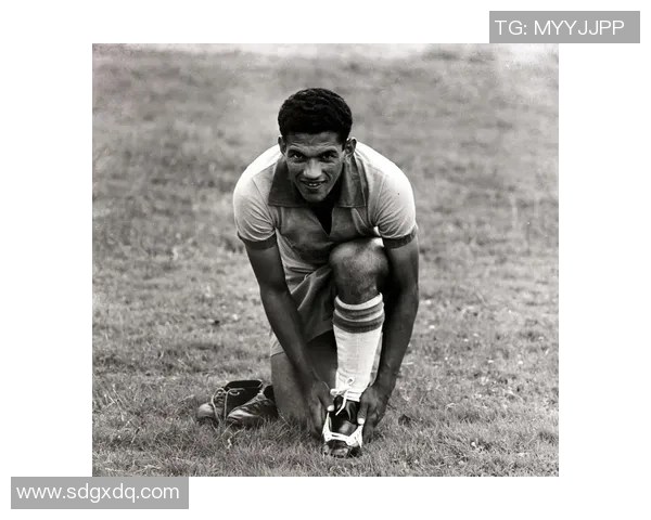 长相酷似足球巨星的普通人如何在生活中成为焦点引发热议