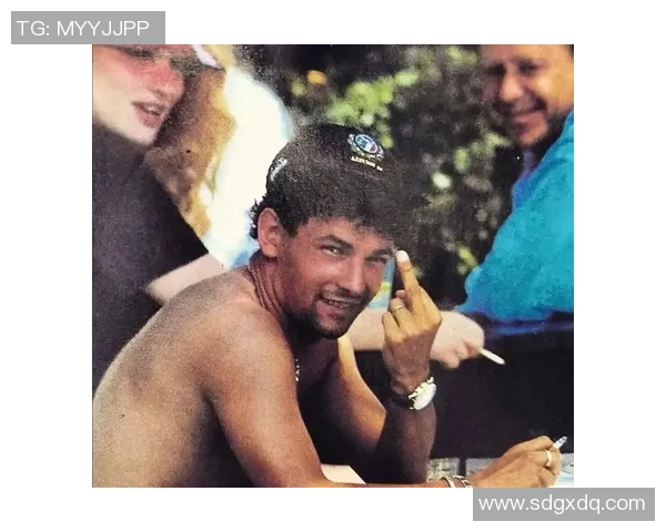 纪念已故足球传奇人物他的一生与足坛贡献