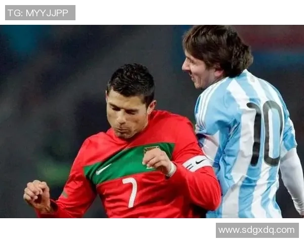 足球明星绰号大揭秘:从梅西的小跳蚤到C罗的超人传奇